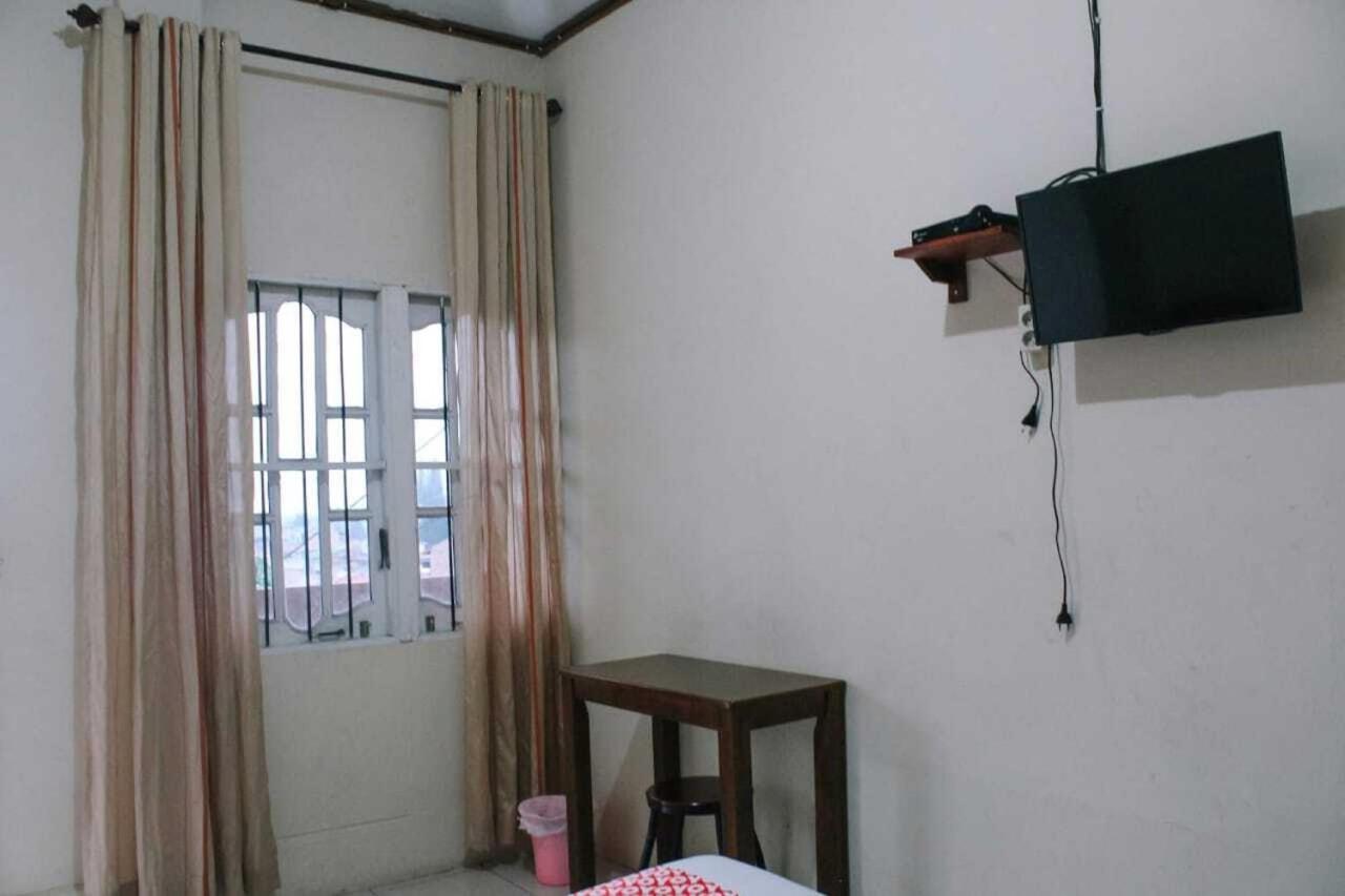 Oyo Flagship 2799 Berastagi Backpacker Rooms Exterior foto