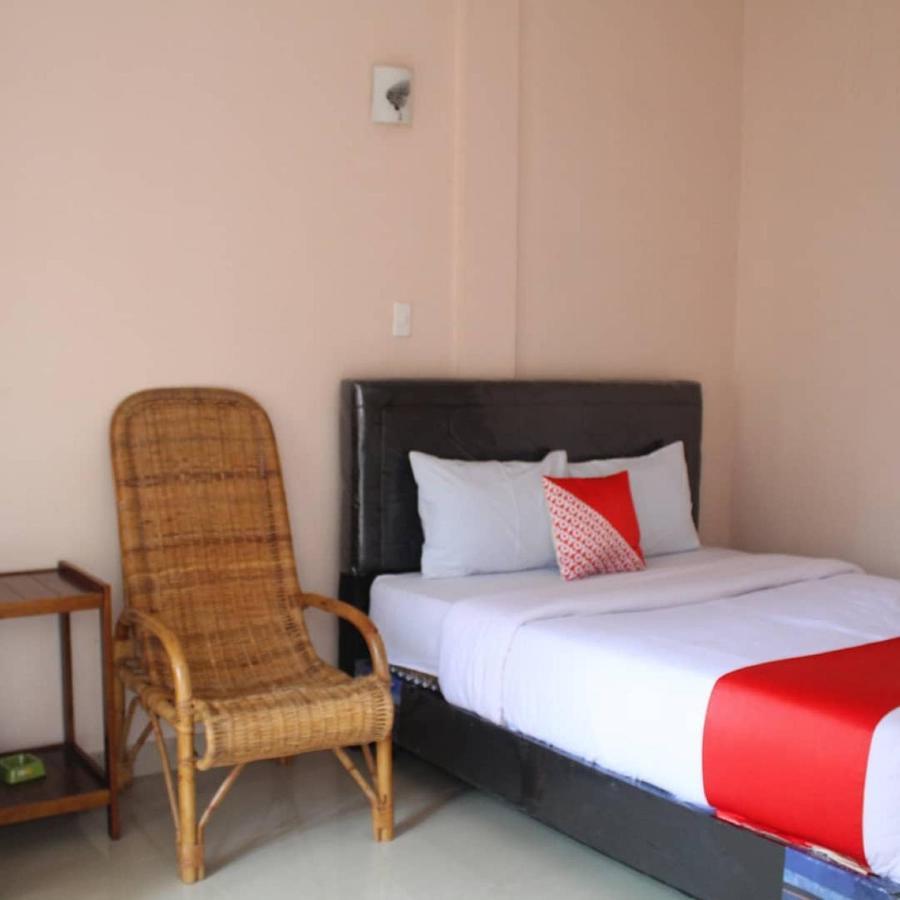 Oyo Flagship 2799 Berastagi Backpacker Rooms Exterior foto