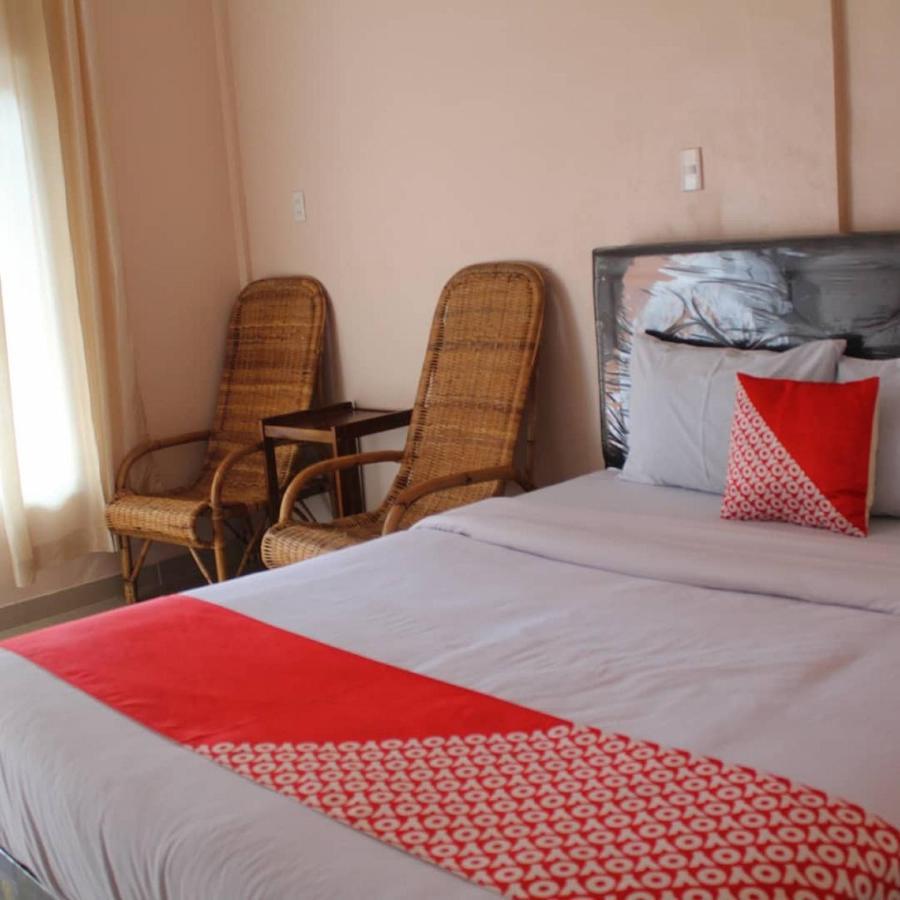 Oyo Flagship 2799 Berastagi Backpacker Rooms Exterior foto